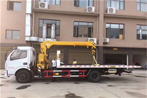 桦南附近汽车轮胎更换